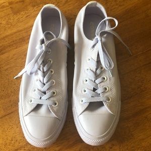 Size 10 lilac converse all star shoes barely worn